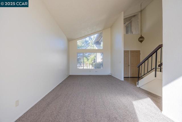 139 Thrush Ct, Hercules CA: https://media.crmls.org/mediaz/e9ff0587-7637-407f-b7d1-a66aab8bf76c.jpg
