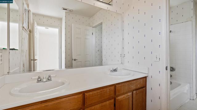 2117 Mark Twain Dr, Antioch CA: https://media.crmls.org/mediaz/e9ff27ce-c079-442d-a345-1deddaf733e4.jpg