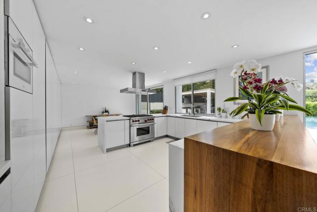 Detail Gallery Image 23 of 50 For 7713 Esterel Dr, La Jolla,  CA 92037 - 5 Beds | 5/1 Baths