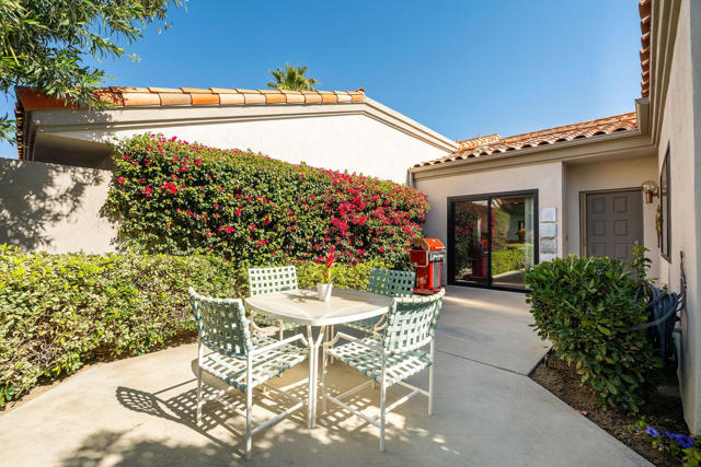 54396 Shoal Creek, La Quinta CA: https://media.crmls.org/mediaz/e9ffab56-777f-438d-8a39-13ffa0f1ab2b.jpg