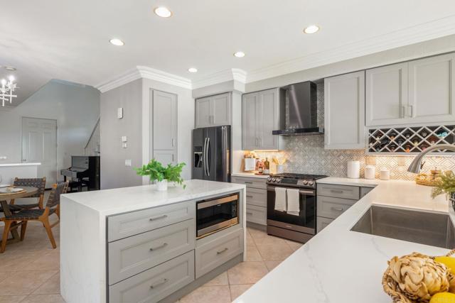 Detail Gallery Image 8 of 35 For 11393 Vista Elevada, San Diego,  CA 92131 - 3 Beds | 2/1 Baths