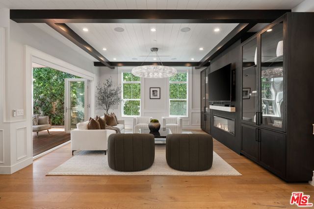 18057 Valley Vista Boulevard, Encino CA: https://media.crmls.org/mediaz/ea00032d-7af8-4eb9-b853-b5d547565db6.jpg