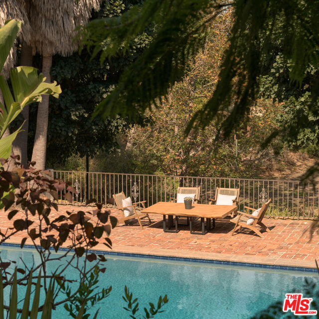 7046 Grasswood Avenue, Malibu CA: https://media.crmls.org/mediaz/ea0019a1-c39f-4380-b4d6-f370805fed8e.jpg