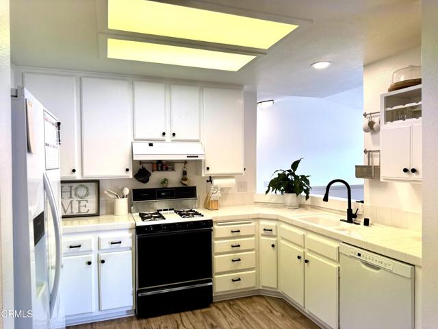 Detail Gallery Image 9 of 30 For 2184 Blackberry Cir, Oxnard,  CA 93036 - 2 Beds | 2 Baths