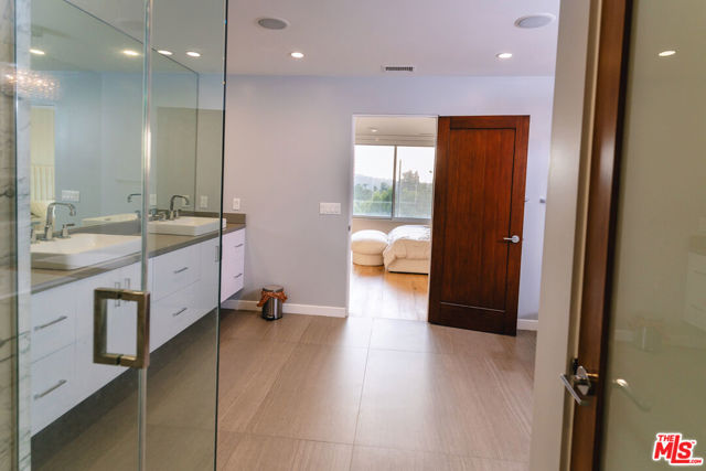 3423 Scadlock Lane, Sherman Oaks CA: https://media.crmls.org/mediaz/ea00b7a8-7f54-4fc6-af35-7059e4fc3edf.jpg
