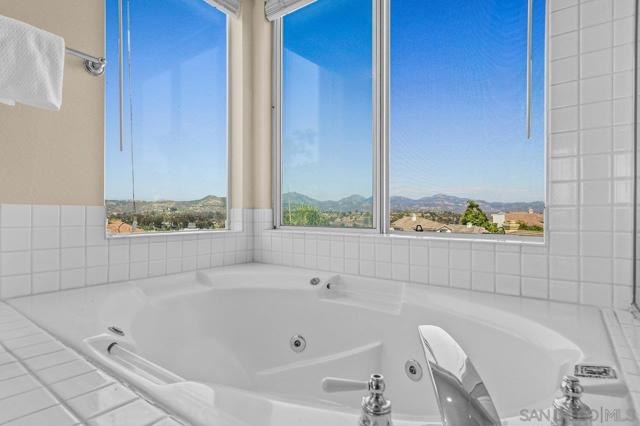 13583 Scarsdale Way, San Diego CA: https://media.crmls.org/mediaz/ea00bb1d-d1a2-4121-8eda-583df172c43c.jpg