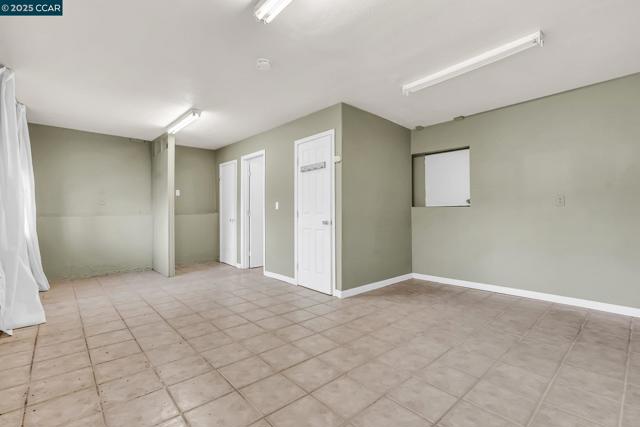 2150 35Th Ave, Oakland CA: https://media.crmls.org/mediaz/ea00d605-3165-41b3-9f52-052097cbb40c.jpg
