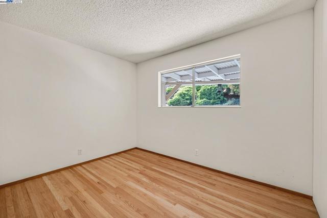 16651 Selby Dr, San Leandro CA: https://media.crmls.org/mediaz/ea010325-8f2d-4cee-87d6-3b8d25f8f91c.jpg