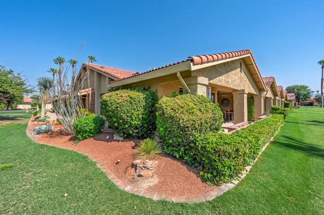 49 Camisa Lane, Palm Desert CA: https://media.crmls.org/mediaz/ea0127de-6ab8-44aa-83d1-581dee1036c0.jpg