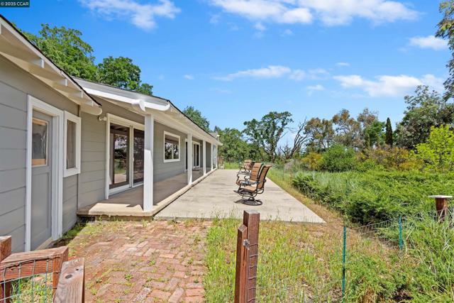 1810 Meadow Lane, Walnut Creek CA: https://media.crmls.org/mediaz/ea012b3d-7c29-4abb-a8c6-cefc80525bd6.jpg