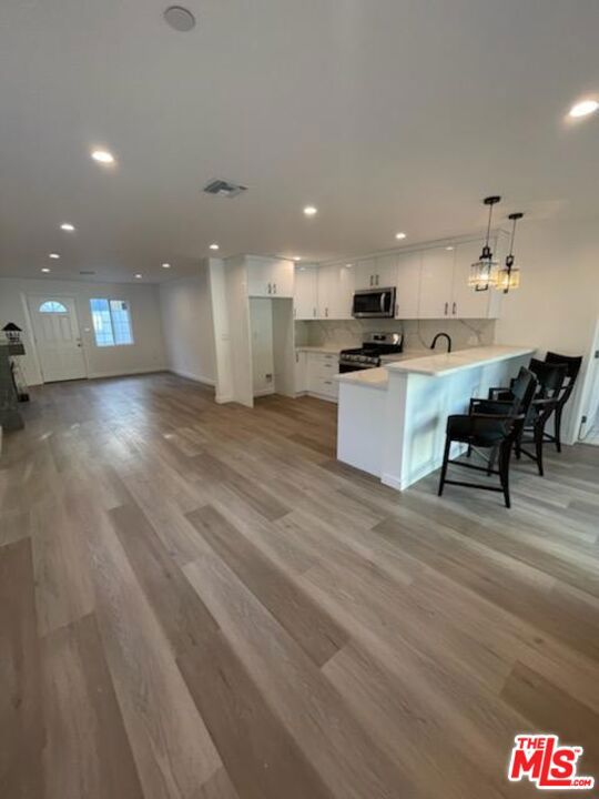 4522 Mammoth Avenue, Sherman Oaks CA: https://media.crmls.org/mediaz/ea01852e-0c9e-400f-8140-30fbe2480fe1.jpg