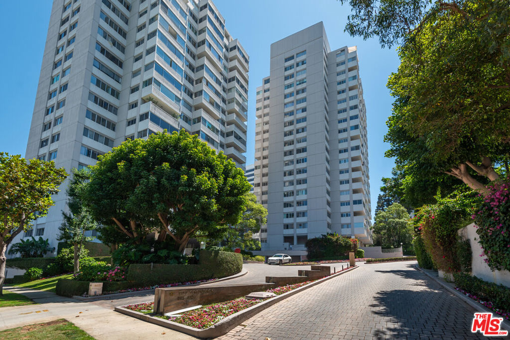 865 Comstock Avenue #PHD