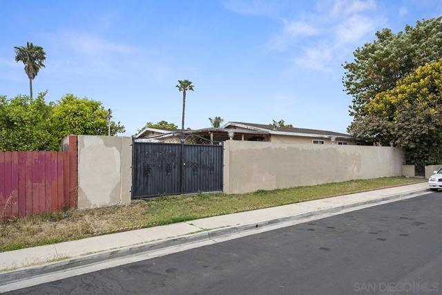 1492 Ilexey Avenue, San Diego CA: https://media.crmls.org/mediaz/ea01aba9-8b3b-4675-8f78-9a934ec089f7.jpg