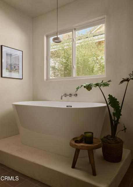 Detail Gallery Image 25 of 30 For 4781 Round Top Dr, Los Angeles,  CA 90065 - 3 Beds | 2 Baths