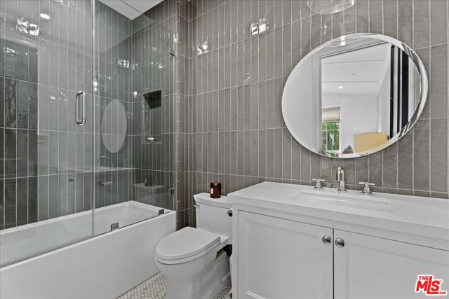 4105 Bellingham Avenue, Studio City CA: https://media.crmls.org/mediaz/ea0205b6-d75d-4b66-8c99-a4af2b3bfd5d.jpg