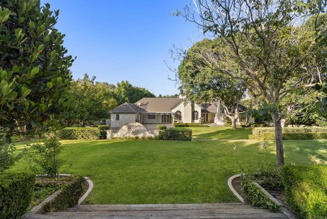 17420 Circa Del Sur, Rancho Santa Fe CA: https://media.crmls.org/mediaz/ea02261f-ed9a-43f4-8018-7b08c172a510.jpg