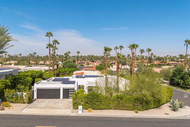 70880 Sunny Lane, Rancho Mirage CA: https://media.crmls.org/mediaz/ea02553d-b2a4-4d29-bafd-acb51b3f4af3.jpg