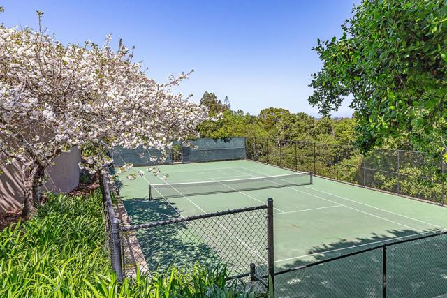 1205 Trinity Drive, Menlo Park CA: https://media.crmls.org/mediaz/ea0263da-1404-456b-942c-3dc21bc9d612.jpg