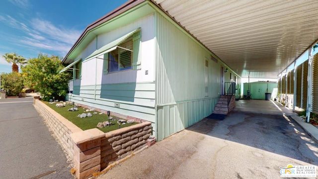 18555 Roberts Road, Desert Hot Springs CA: https://media.crmls.org/mediaz/ea028508-c82a-433c-8648-20a12b679d3f.jpg