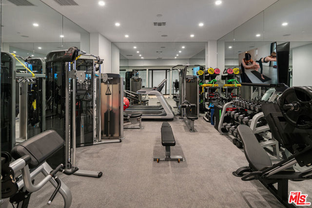 9520 Hidden Valley Road, Beverly Hills CA: https://media.crmls.org/mediaz/ea031ae7-e03a-4a3c-84d1-7192c45f65b0.jpg