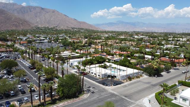 588 E Mel Avenue, Palm Springs CA: https://media.crmls.org/mediaz/ea045c3e-df6e-41ae-bcd1-32b0d60c139f.jpg