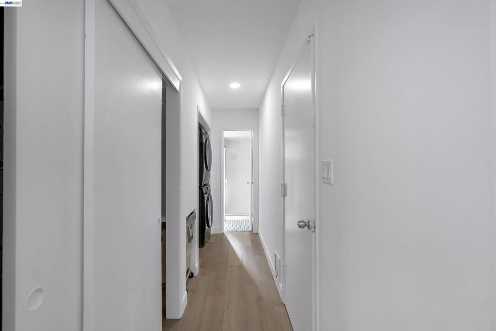 https://media.crmls.org/mediaz/ea06436d-bc2c-47ed-b4b7-c83cfb86028e.jpg?preset=X-Large