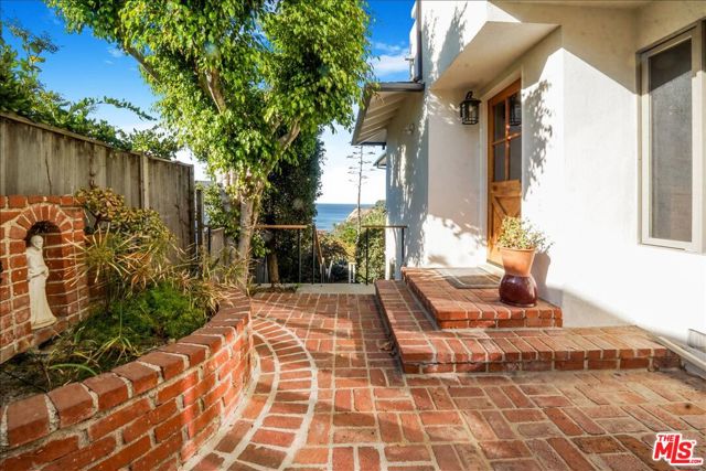 321 North Las Casas Avenue photo 13