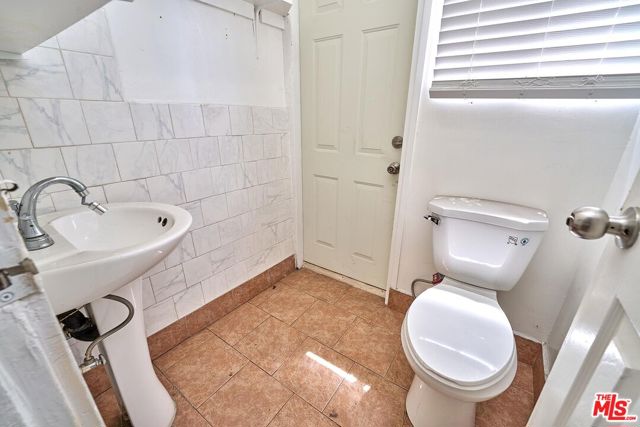 1612 Arlington Avenue, Los Angeles CA: https://media.crmls.org/mediaz/ea07b61a-a90d-4fe9-8fc6-36707444875f.jpg