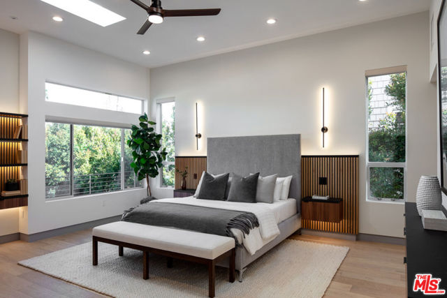 10572 Putney Road, Los Angeles CA: https://media.crmls.org/mediaz/ea07facc-11b8-4605-9ef0-1679444a6e71.jpg
