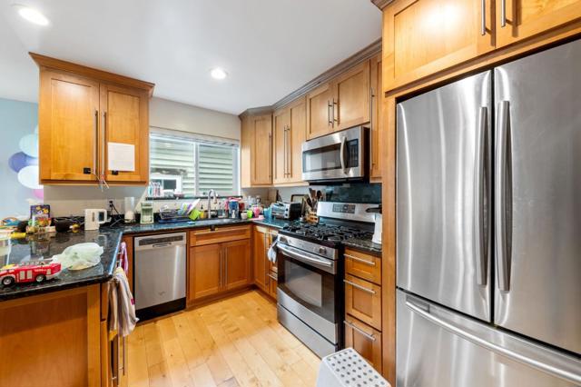 440442 29th Street, San Francisco CA: https://media.crmls.org/mediaz/ea0800f6-3953-4a97-b16e-7b77b1ee6085.jpg