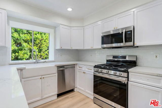 23471 Park Sorrento, Calabasas CA: https://media.crmls.org/mediaz/ea0817f7-33dd-4730-b214-98a2f2d8d1ee.jpg