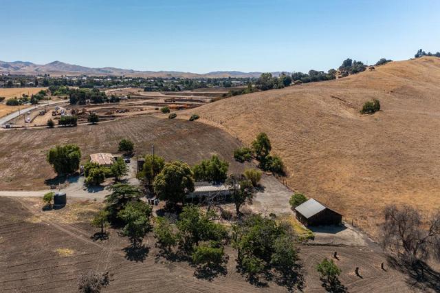 120 Enterprise Road, Hollister CA: https://media.crmls.org/mediaz/ea086806-3ad5-4f63-baa8-f872fb6fc1d5.jpg