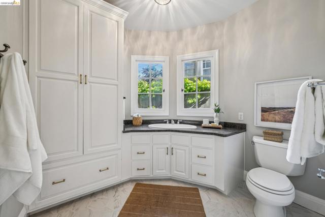 Image 22 of 59 For 4201 Lakeshore Ave