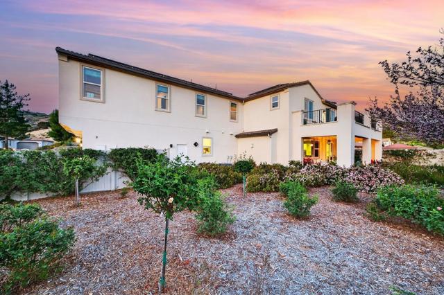 Detail Gallery Image 3 of 75 For 14115 Winged Foot Circle, Valley Center,  CA 92082 - 5 Beds | 4/1 Baths