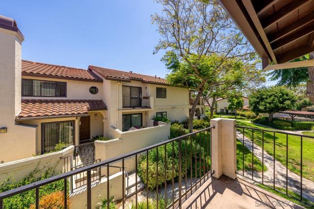 4210 Porte De Palmas, San Diego CA: https://media.crmls.org/mediaz/ea091506-835d-4f91-8169-070e1e8129df.jpg