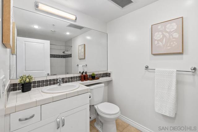 850 Beech St, San Diego CA: https://media.crmls.org/mediaz/ea093328-3a7f-4c68-8514-979ab13d5095.jpg