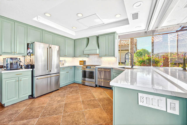 10 Colonial Drive, Rancho Mirage CA: https://media.crmls.org/mediaz/ea094930-d607-4551-adb9-c0164417a56d.jpg