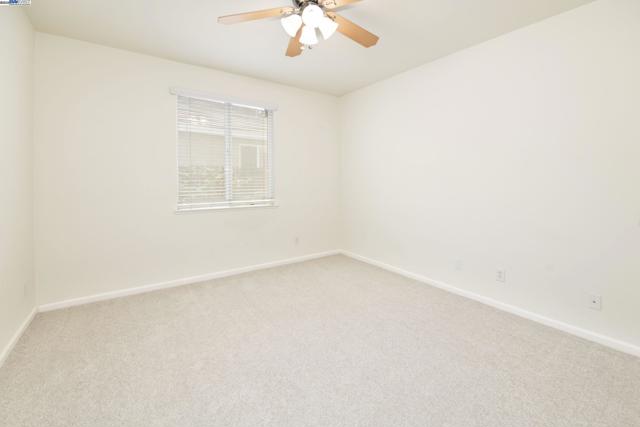 660 Mazzolo Dr, Lincoln CA: https://media.crmls.org/mediaz/ea09b1b5-afcb-43be-84f9-ea80130741fe.jpg
