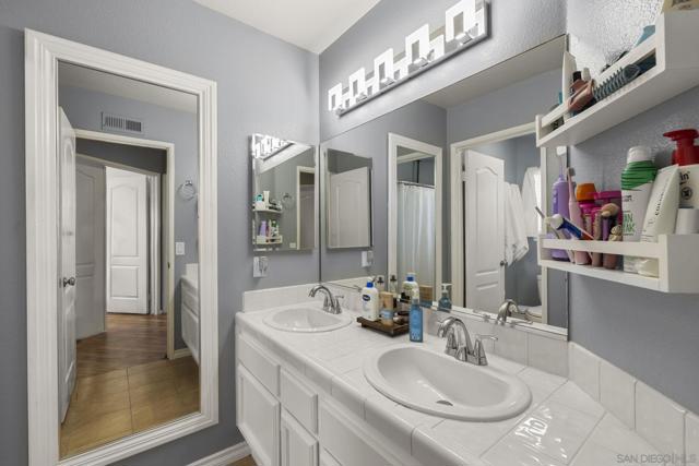 838 Masters Dr, Oceanside CA: https://media.crmls.org/mediaz/ea09d5a2-b2bf-47dd-9095-6780fe5debaa.jpg