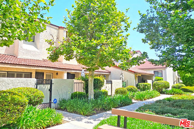 18130 Oxnard Street, Tarzana CA: https://media.crmls.org/mediaz/ea09fd77-b23d-477d-adc9-b9ecc1ca425e.jpg