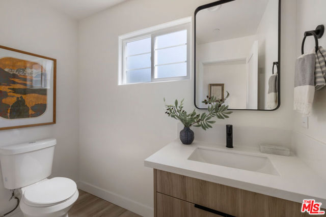 2391 Yorkshire Drive, Los Angeles CA: https://media.crmls.org/mediaz/ea09feb1-566a-46ff-a83a-1b2215a86499.jpg