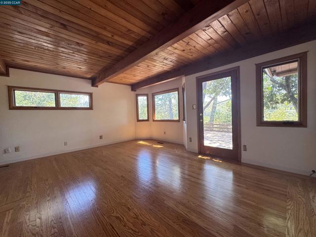 919 Janet Ln, Lafayette CA: https://media.crmls.org/mediaz/ea0a5326-d086-4729-8382-e21d7b67e3a0.jpg