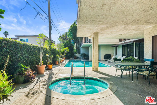 4454 Ventura Canyon Avenue, Sherman Oaks CA: https://media.crmls.org/mediaz/ea0a9411-b8e0-4760-8221-0309a8028116.jpg