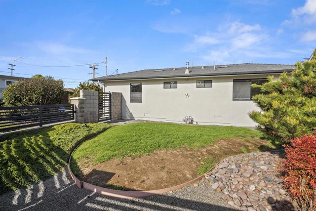 1307 Clove St, San Diego CA: https://media.crmls.org/mediaz/ea0aa5b5-a6db-422b-8f8b-c3120a6884af.jpg