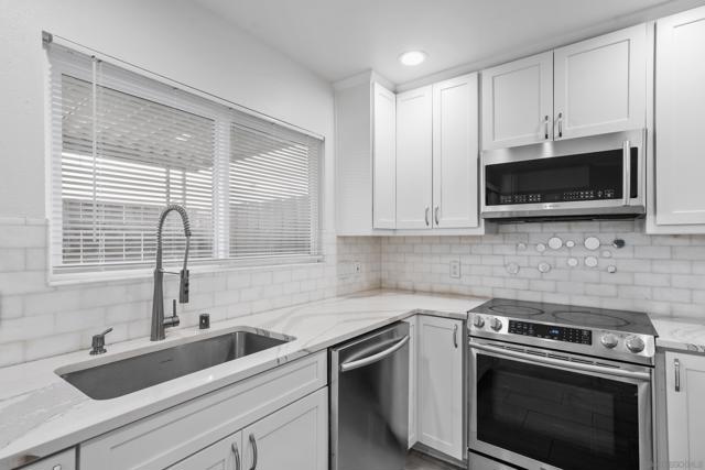 166 N 1st st, El Cajon CA: https://media.crmls.org/mediaz/ea0abf46-1367-4bd8-b96b-729dfad77f19.jpg