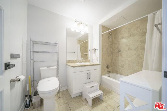 1401 S St Andrews Place, Los Angeles CA: https://media.crmls.org/mediaz/ea0ac55f-9d89-449d-a50a-2c69c45191f0.jpg