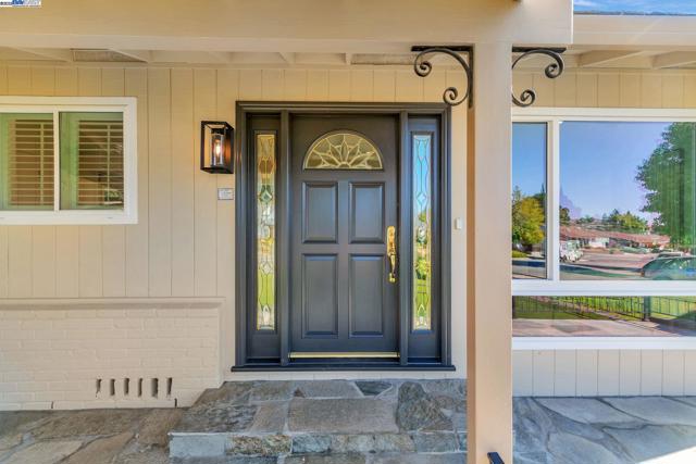 41519 Apricot Ln, Fremont CA: https://media.crmls.org/mediaz/ea0b1d10-7c54-47bf-936d-9c46d4d04b2f.jpg