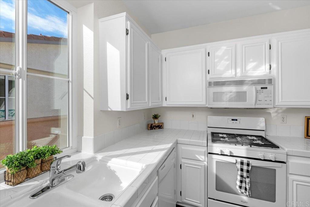 11410 Via Rancho San Diego #40