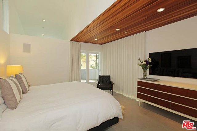415 Hollister Avenue, Santa Monica, California 90405, 3 Bedrooms Bedrooms, ,2 BathroomsBathrooms,Single Family Residence,For Sale,Hollister,24402833
