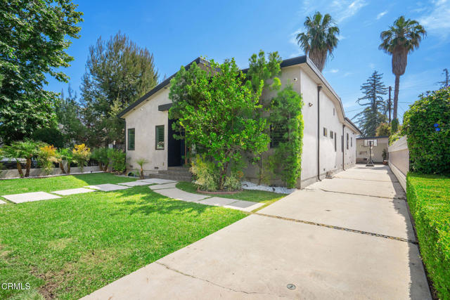 5622 Natick Avenue, Sherman Oaks CA: https://media.crmls.org/mediaz/ea0c49e4-8d0b-46d5-9949-1f1319e648b7.jpg